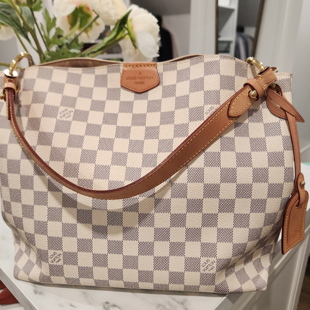 Louis Vuitton Elegant Checkered Tote in Cream and Brown